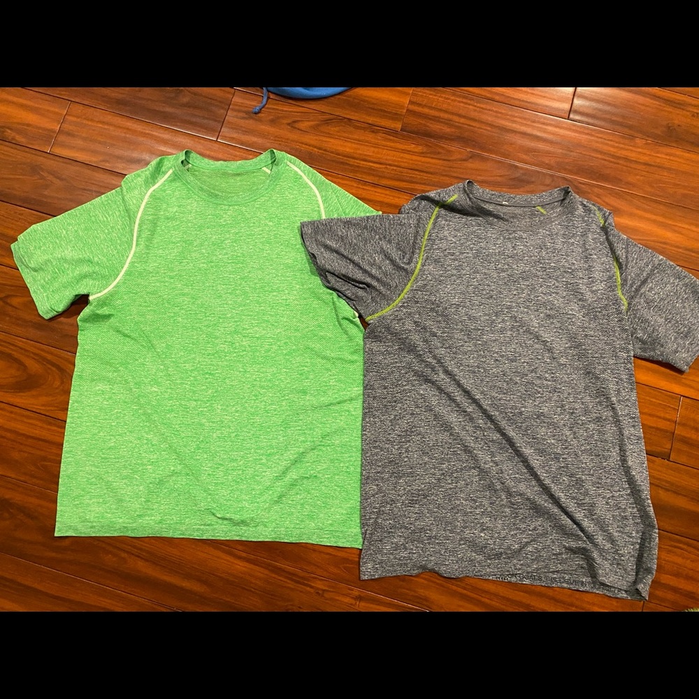 Mens Lulu metal bent t’s (2) like new!
